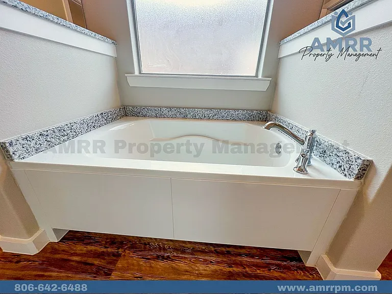 2030 Kenwood Ave — Photo 15