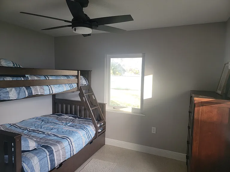 219 Crescent Ct E — Photo 29