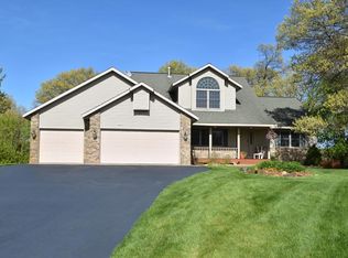 899 322nd Ave NE, Cambridge, MN 55008