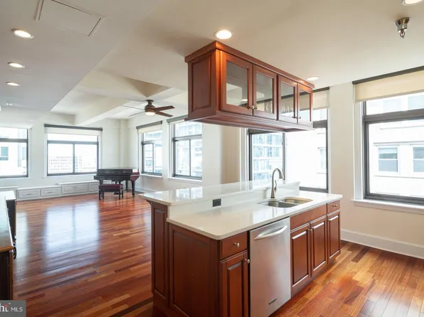 1500 Chestnut St APT 20G, Philadelphia, PA 19102