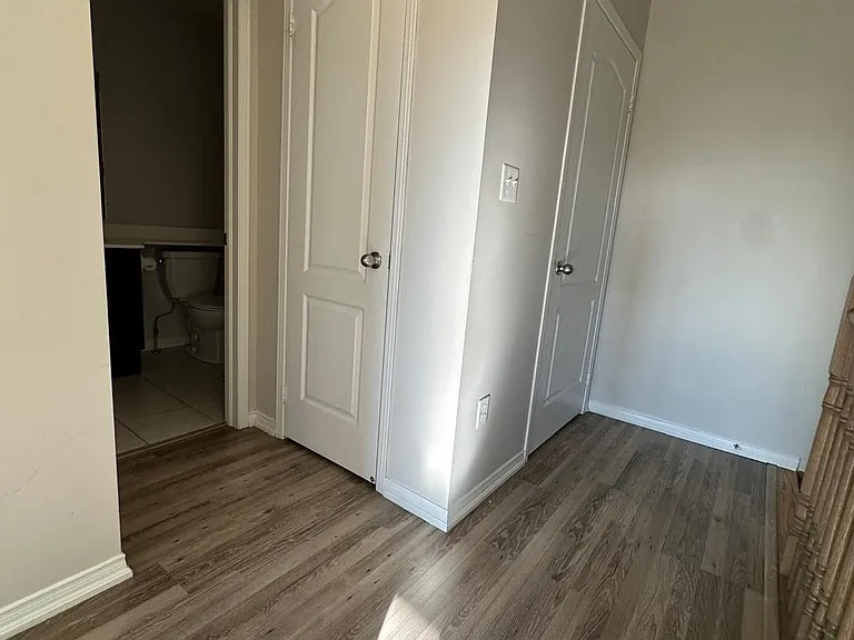 2504 Post Rd #10 — Photo 16