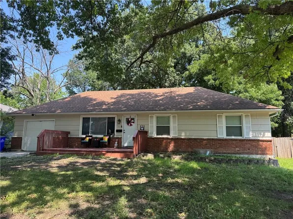 613 NE Corder St, Lees Summit, MO 64063
