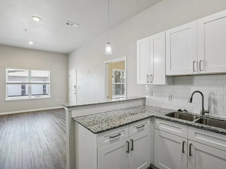 Horseshoe Apartments — Photo 28
