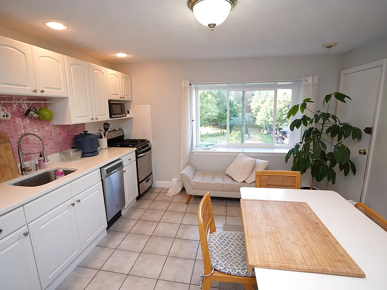 360 Market St #6 — Photo 6