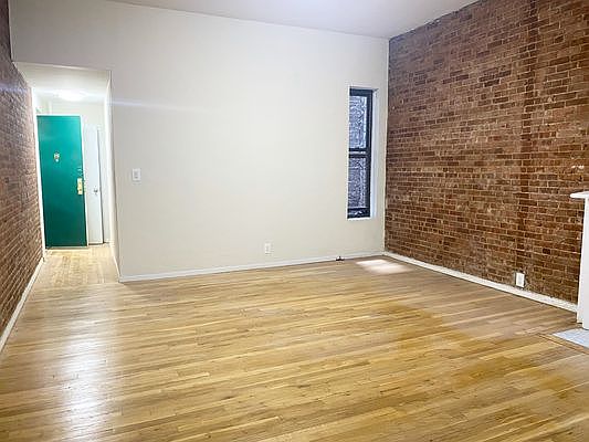 3rd image of 239 W 21st St #3C
