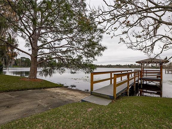 3rd image of 114 Northshore Cir