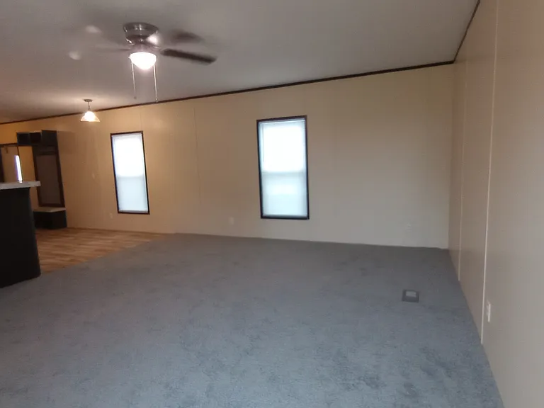 913 Western Trl — Photo 2