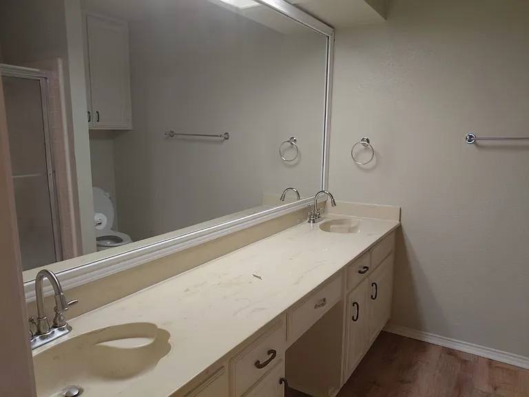 Lago Vista Dr — Photo 10