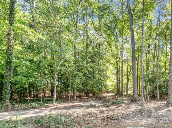 325 Sardis View Ln, Charlotte, NC 28270