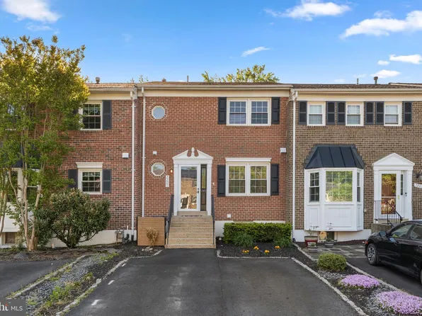 7201 Lake Cove Dr, Alexandria, VA 22315