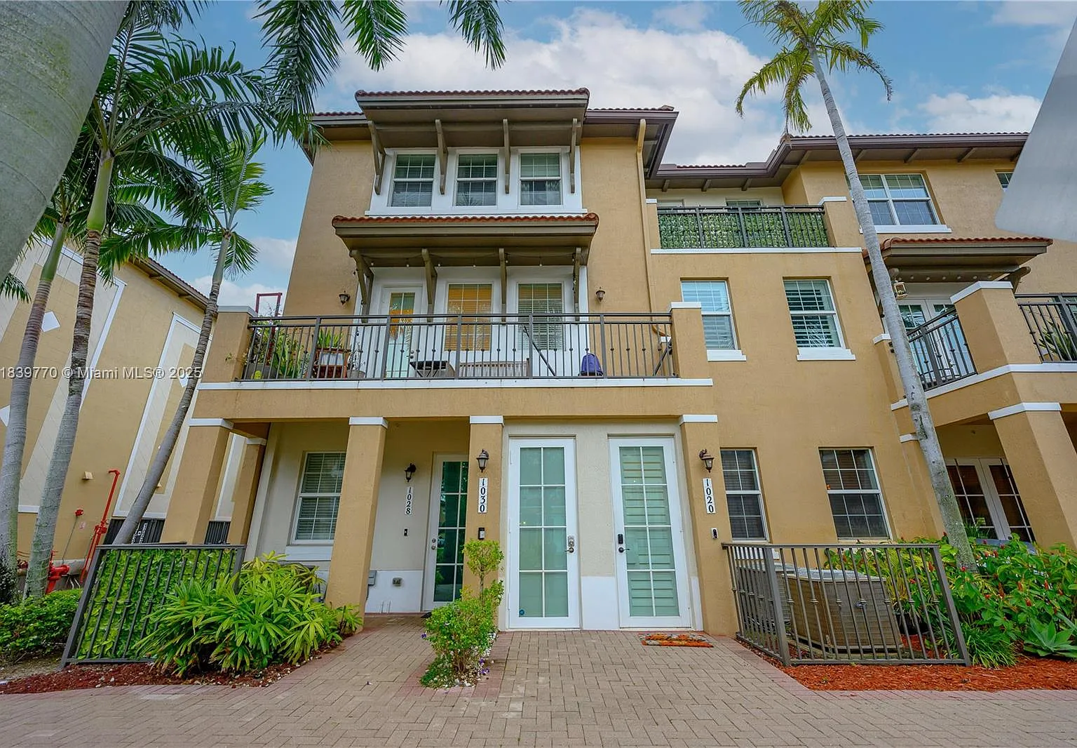 3 bed, 3.5 bath, 1698 sqft, $3,025 — Photo 1