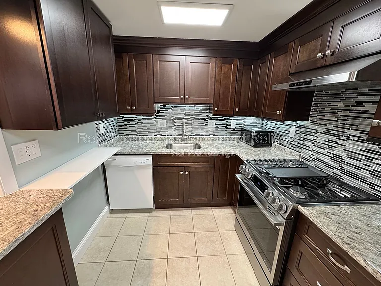 50 Colonial Dr #8 — Photo 6