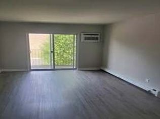 333 W Hawthorne Cir #2, Mount Prospect, IL 60056