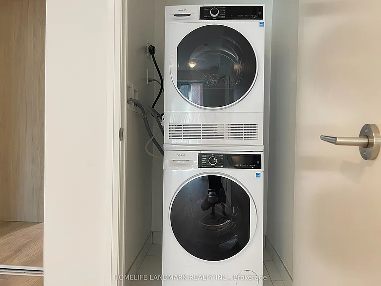 400 King St W #604 — Photo 8