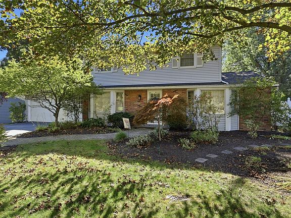 3rd image of 86 Squirrels Heath Rd