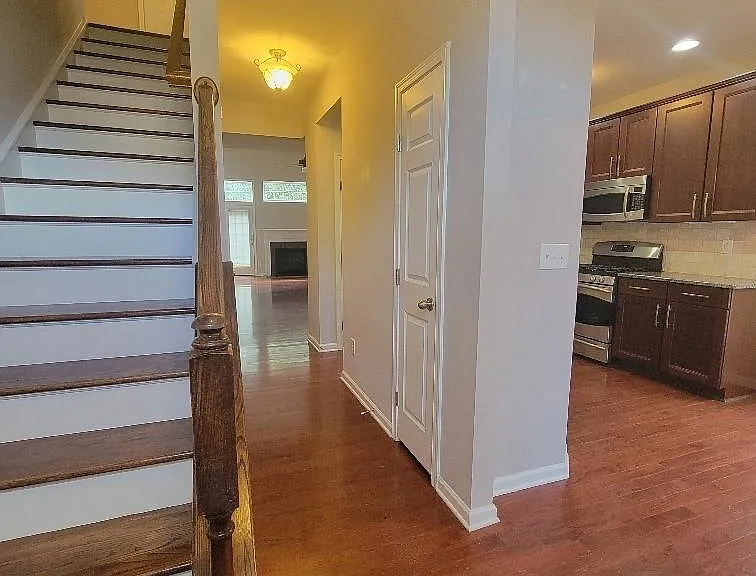 2339 Whitford Ln — Photo 5