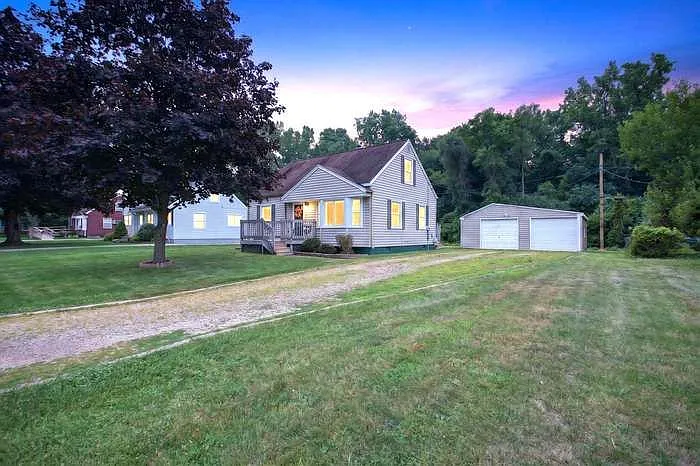 3 bed, 2.0 bath, 1135 sqft, $1,257 — Photo 1