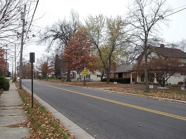 2nd image of 427 S Woodlawn Ave