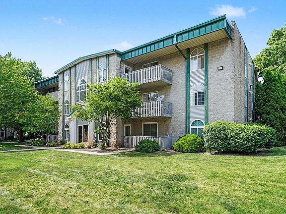 2nd image of 2899 Heritage Dr APT 3B