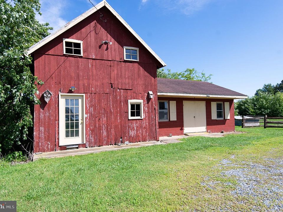 55th image of 885 Hudson Rd