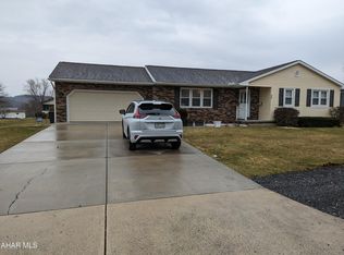 613 Tree Ln, Duncansville, PA 16635