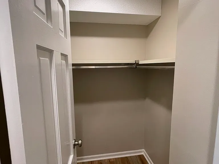 105 E Sands St — Photo 12