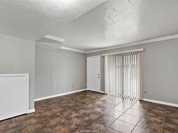 4th image of 200 Lincoln Ave APT A