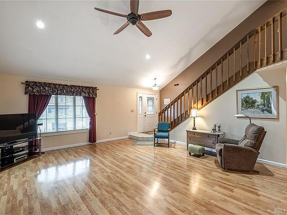3rd image of 8547 Cameo Ln