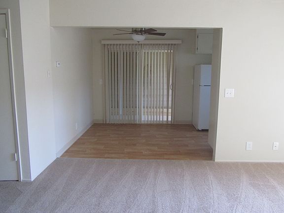 dining room w/ patio enterance