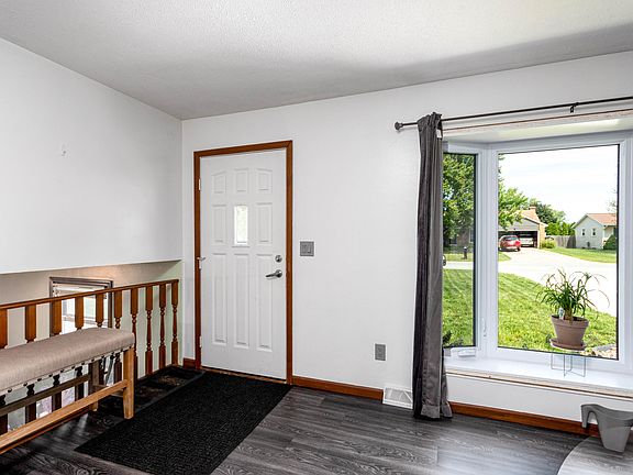 2nd image of 870 Springwood Dr SE