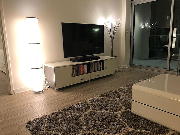 4th image of 13700 Marina Pointe Dr Unit 725