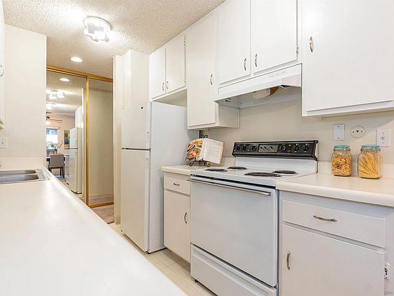 5th image of 1885 Diamond St #133