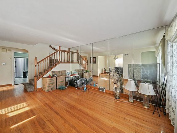 2nd image of 1106 Linden Ave