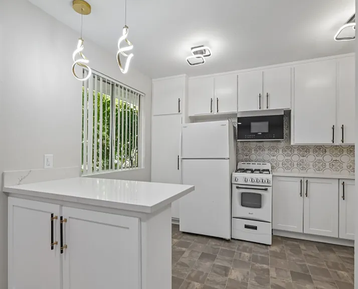14420 Vista Real Apts — Photo 12