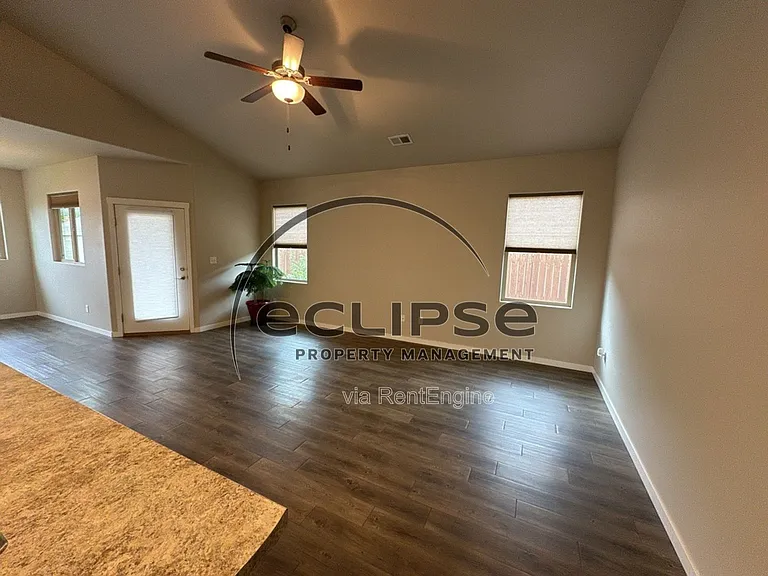 2921 Magnolia Ave — Photo 28
