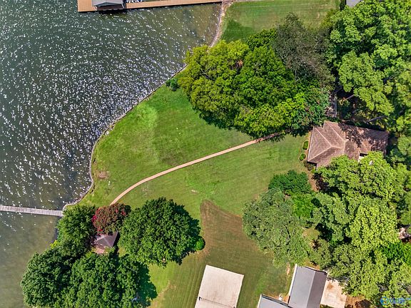 3rd image of 514 Browns Creek Rd