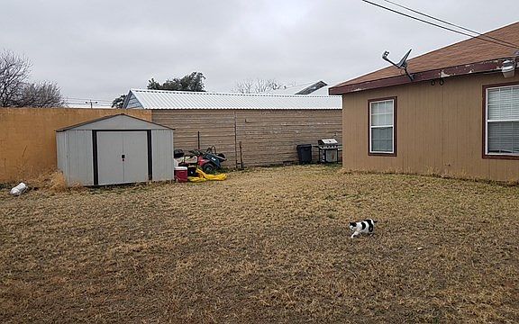 5th image of 805 W 25th St