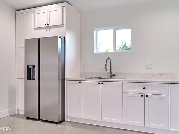 4th image of 219 Sandberg St #B