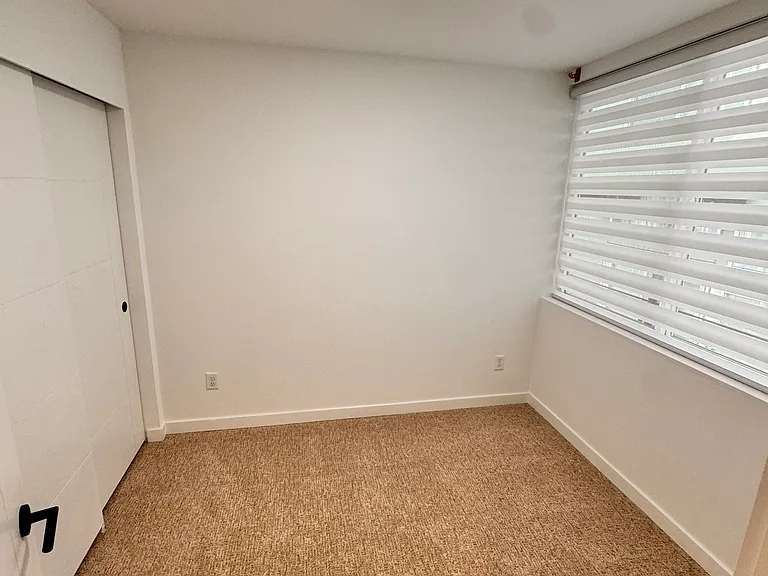 2344 Franklin Ave E — Photo 5