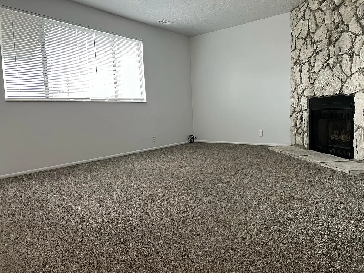 Building Photo - 498 N Delta Cir