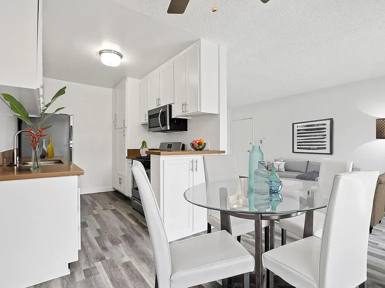1624 Camden Ave — Photo 1