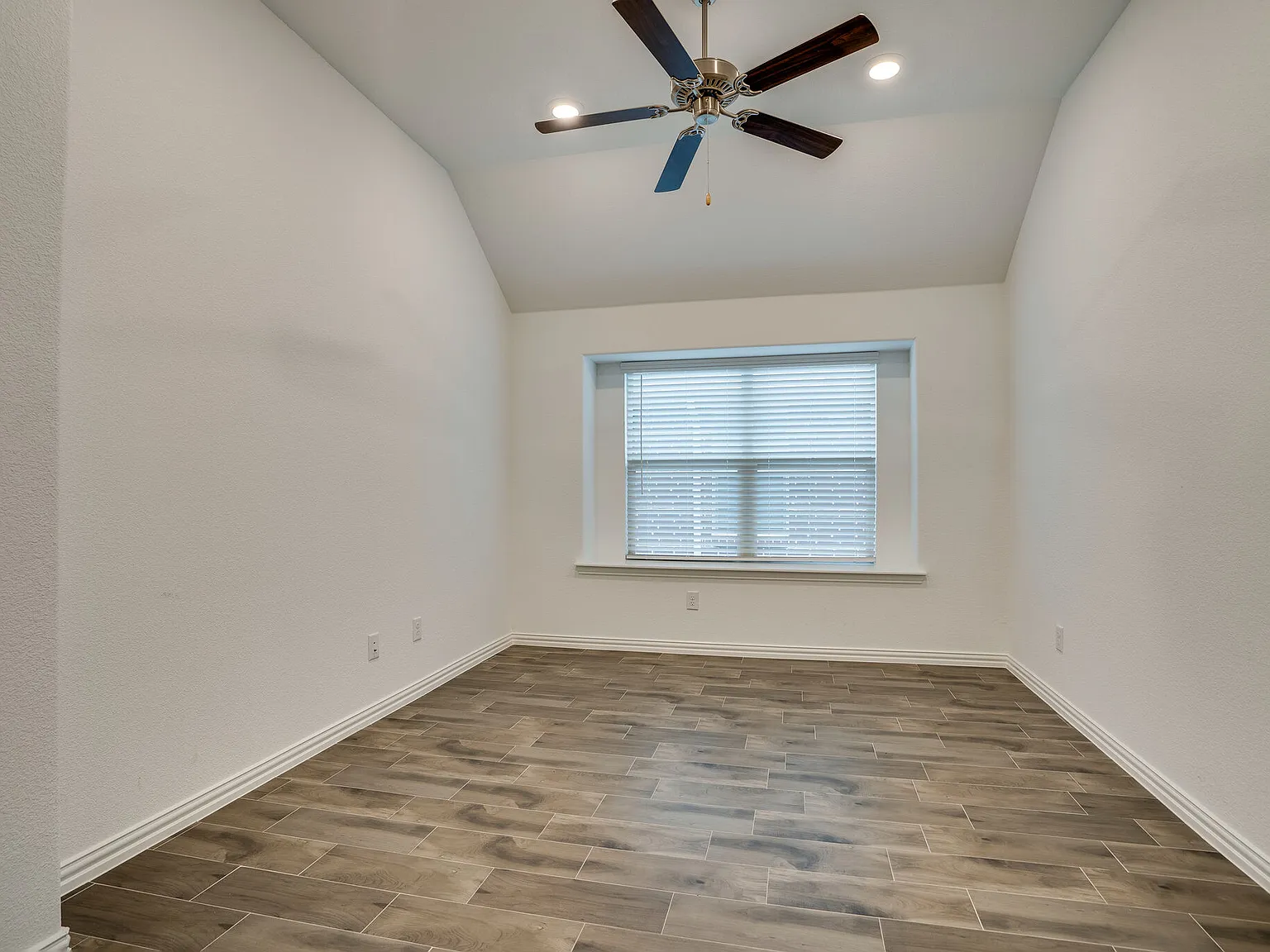 4 bed, 2386 sqft, $2,800 — Photo 4
