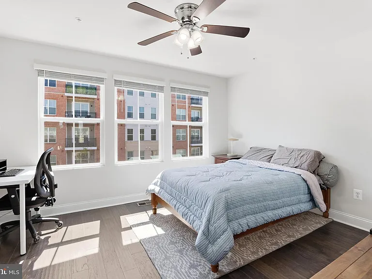 7140 Banbury Dr — Photo 32
