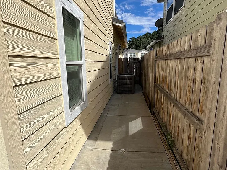 376 Lily Pad Ln — Photo 33