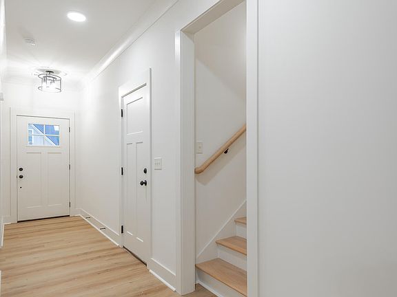 5th image of 477 Willow Grove Ct