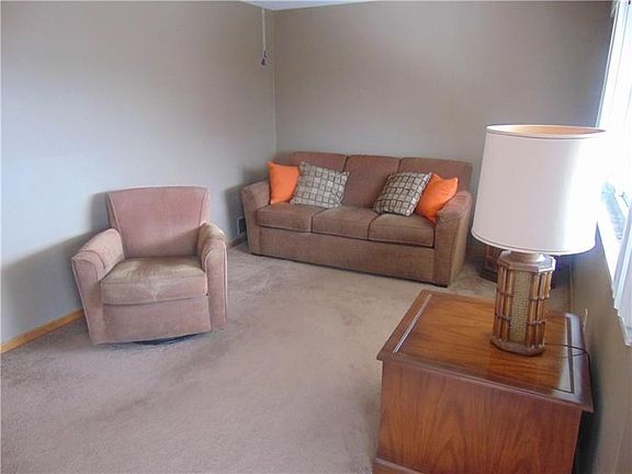 4th image of 307 Highland Ave