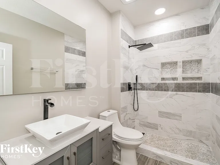 2402 Bentshire Dr — Photo 13