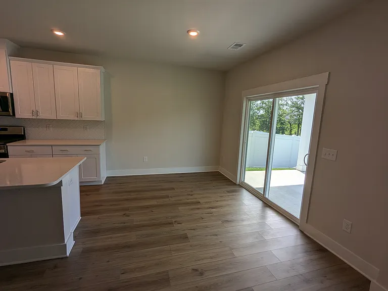 416 Roderick Ln — Photo 7