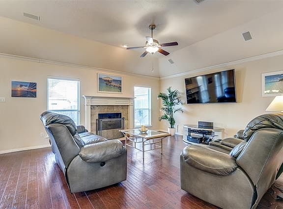 3rd image of 9125 Autumn Falls Dr