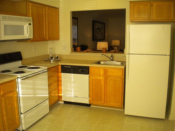 4th image of 45635 Nicholas Ct
